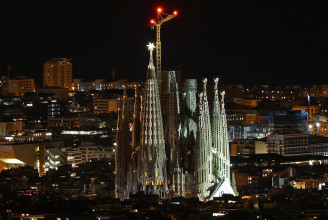 A soha el nem készülő Sagrada Familia egy toronnyal csak közelebb került a felépüléséhez