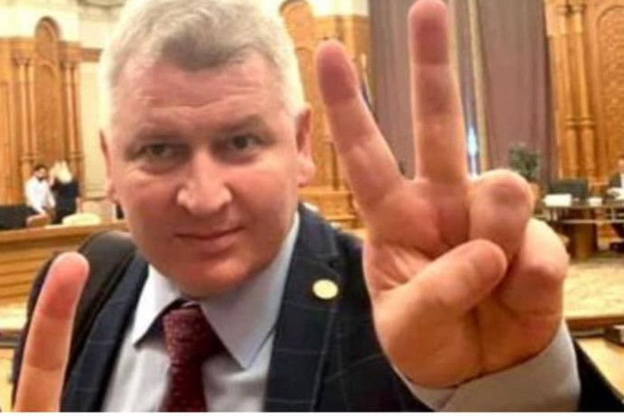 Sehol nem találták a román miniszter állítólagos könyvét, végül tíz oldalt megmutatott belőle, de kiderült, hogy azt is másolta