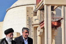 Lassan füvet esznek, de akkor is haladnak az atombomba megépítése felé