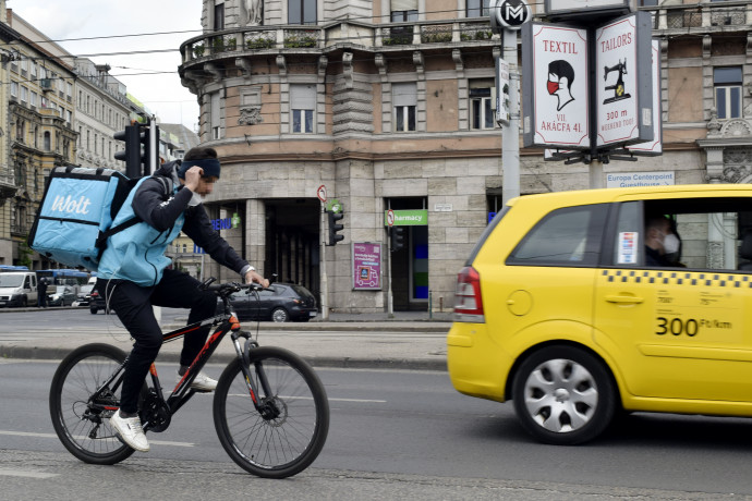 Több ezer taxis hiányzik a fővárosból