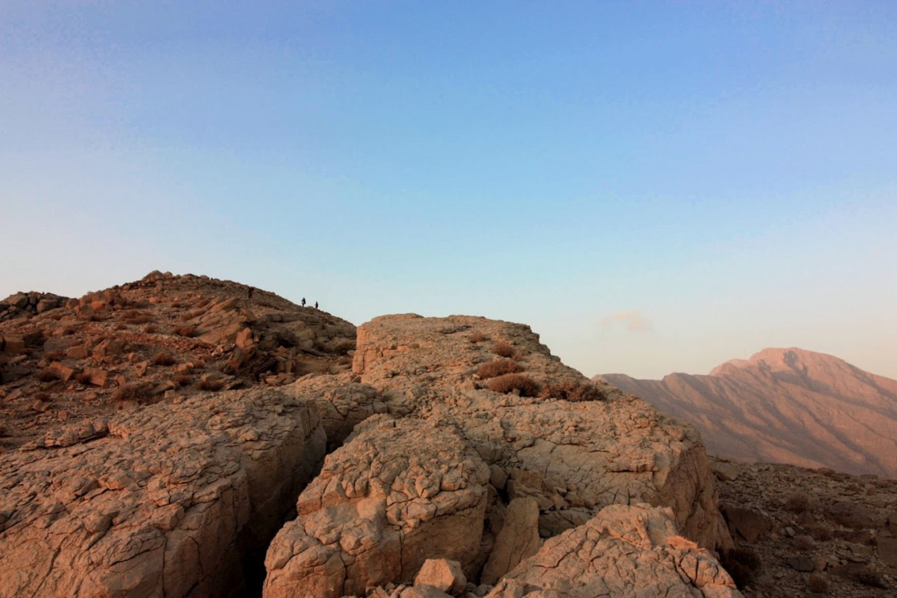 Forró menetelés az arab sivatag hegyeiben