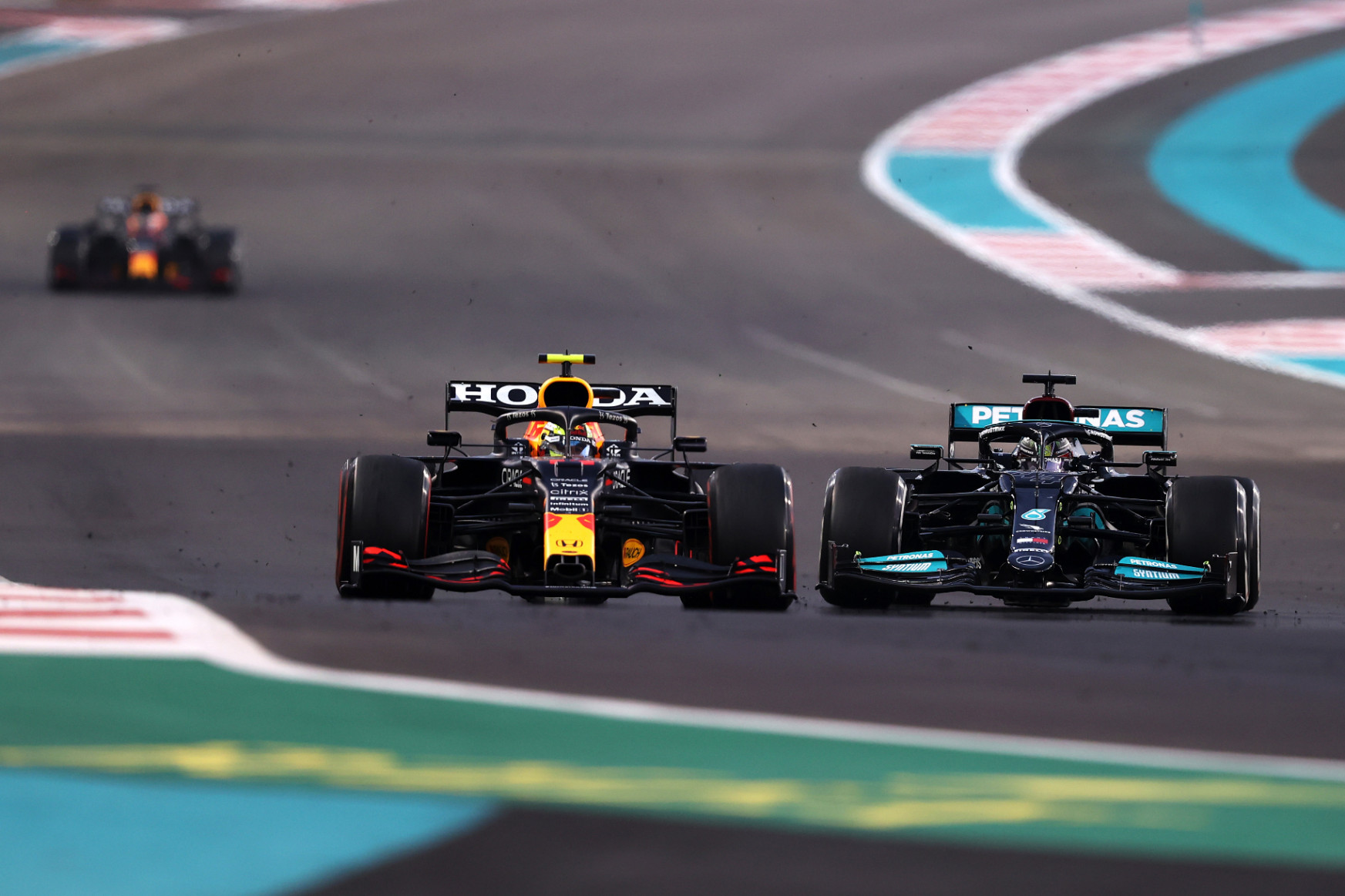 A Mercedes megóvta a szezonzáró F1-futamot, egyből két indokkal is