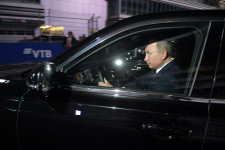 Putyin magántaxizással keresett extra pénzt a Szovjetunió bukása után