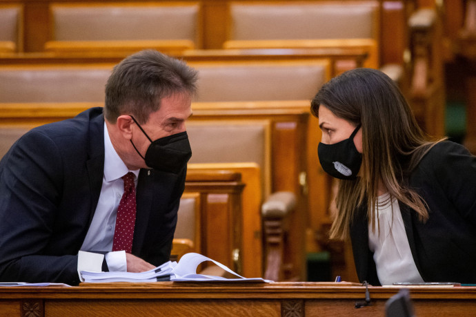 Megszavazták a bizottságban, kedden felfüggeszti Völner Pál mentelmi jogát az országgyűlés