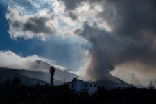 Mérgező vulkáni gázok miatt karantént rendeltek el a Kanári-szigetek egy részén
