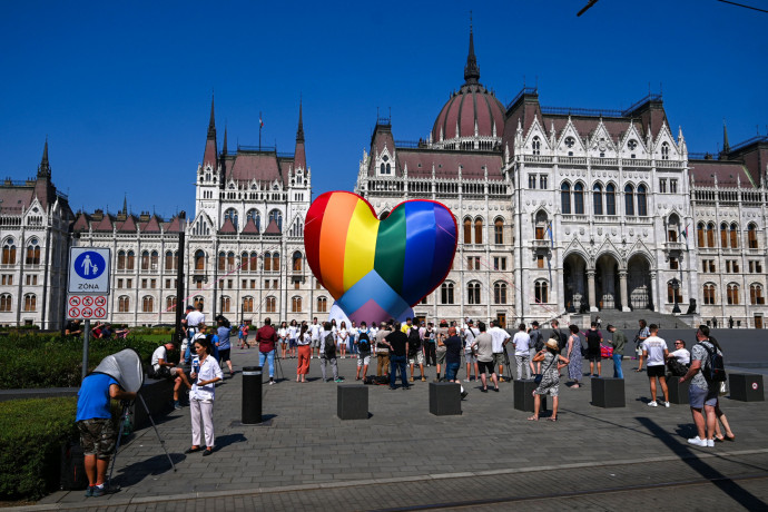 A Velencei Bizottság szerint alapvető emberi jogokat sért a kormány melegellenessé eltérített törvénye