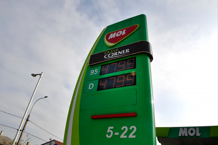 Február közepéig marad a 480 forintos befagyasztott benzinár