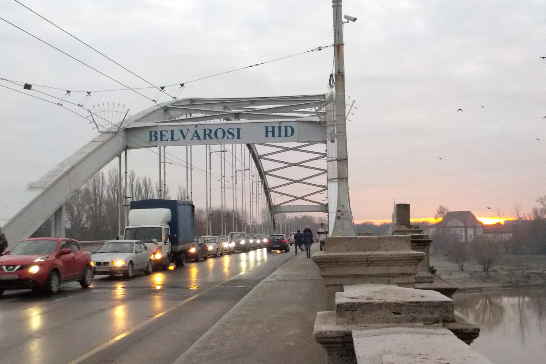 Szegeden a 20. század vége óta tervezik, de a harmadik híd túl messze van