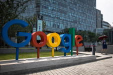 CNBC: A Google először a fizetést vonja meg, majd kirúgja azokat az alkalmazottakat, akik nem oltatják be magukat