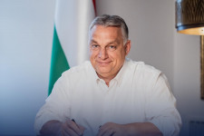 Orbán: 100 ezer forintra emelik a közmunkások bérét