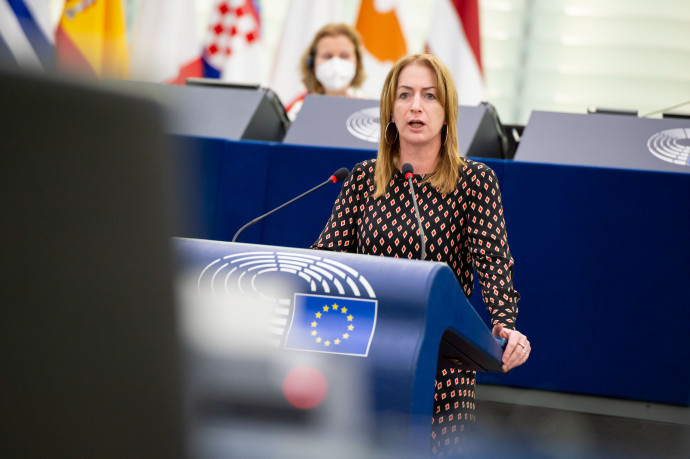 Clare Hase, a Baloldal ír EP-képviselője a szerda esti vitán – Fotó: Brigitte Hase / Európai Parlament