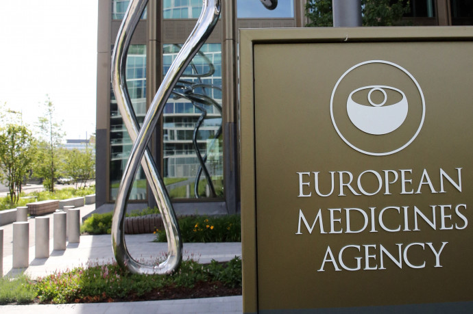 Az EMA jóváhagyta a Pfizer koronavírus elleni gyógyszerének vészhelyzeti használatát