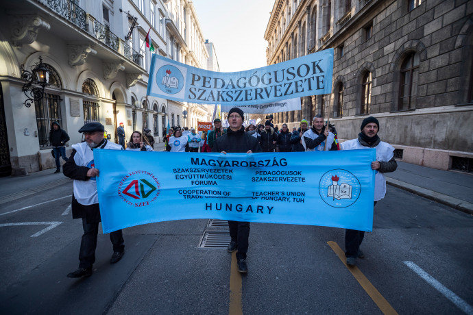 Visszaszóltak a pedagógus szakszervezetek az Emminek