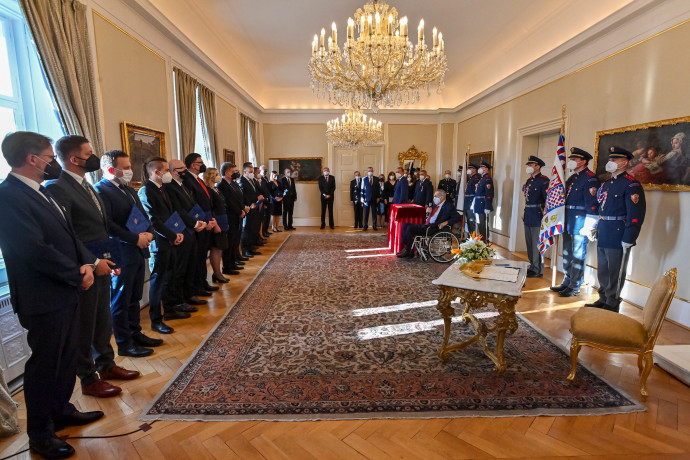 Kinevezték az új cseh kormányt