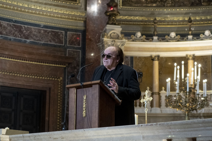 Az Omega frontemberének búcsúztatóján Frenreisz Károly mondott beszédet – Fotó: Melegh Noémi Napsugár / Telex