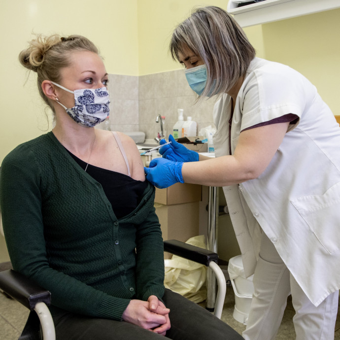 Még azelőtt elfogyhat a Pfizer Magyarországon, hogy az új beszerzés ideér