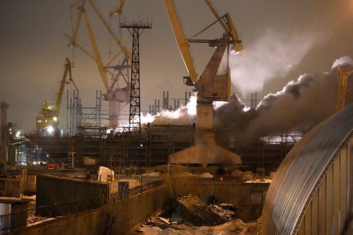Tűz a szentpétervári hajógyárban – fotó: MTI/AP/Dmitrij Loveckij