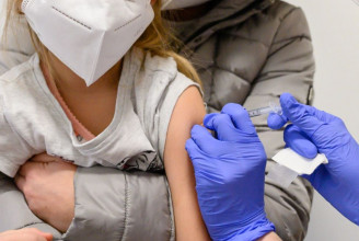 Nem elég hatásos a Pfizer kicsiknek szánt vakcinája, átállnak a három adag tesztelésére