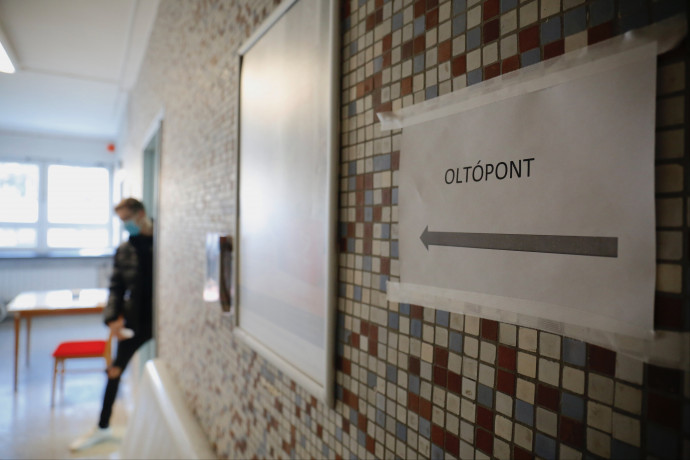 Hétvégi adatok: 366-an haltak meg, 10 105 új fertőzöttet találtak