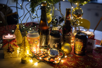 Kipróbáltuk az idei karácsonyi söröket: édes tésztás furkósbot, aszús hordók, rezsicsökkentés és kőolaj