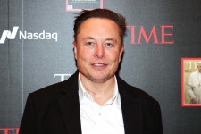 Musk több mint 11 milliárd dollárt adózik idén