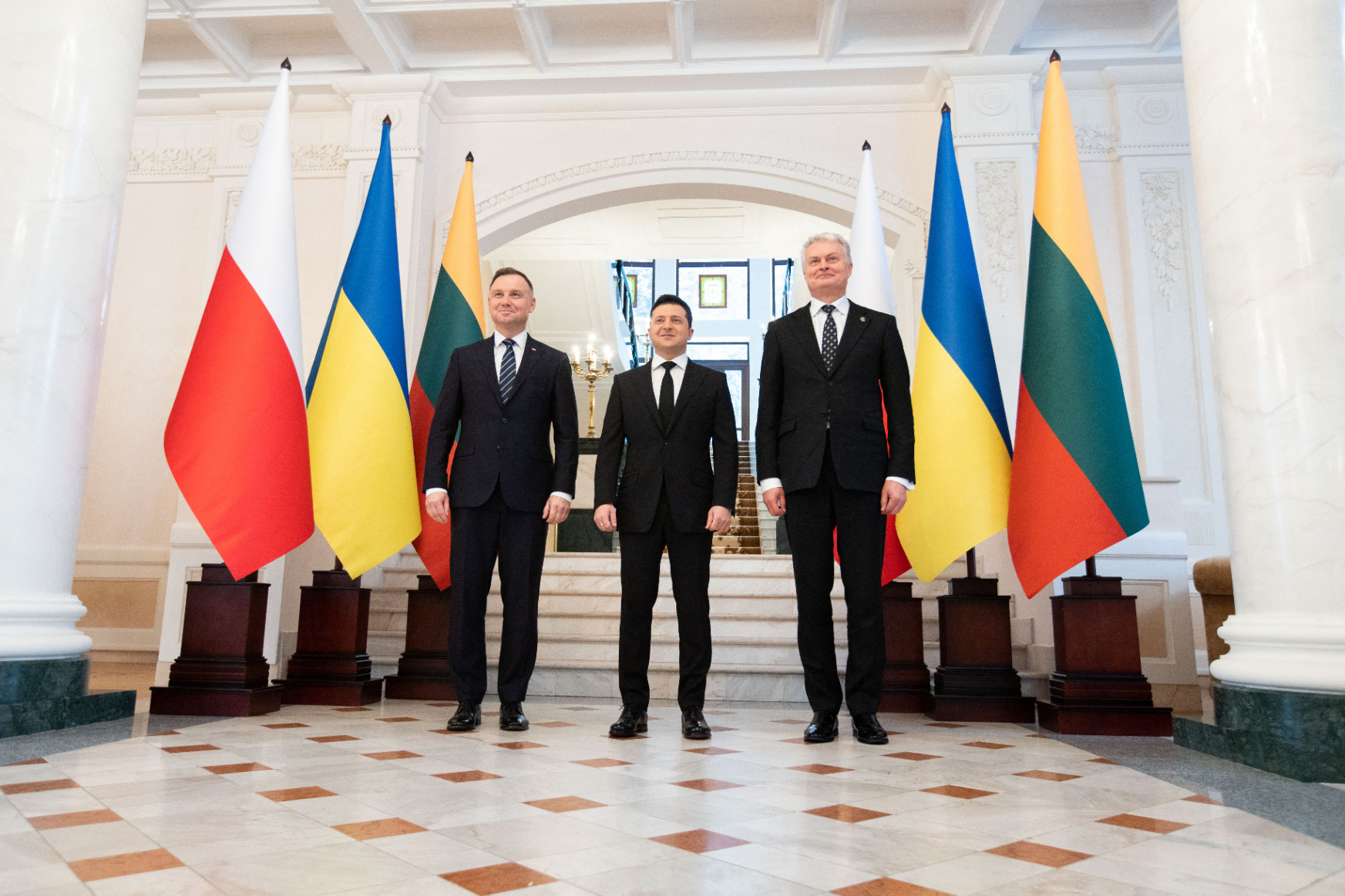 Lengyelország és Litvánia kiáll Ukrajna NATO-ambíciói mellett, és szankciókat követel Oroszország ellen