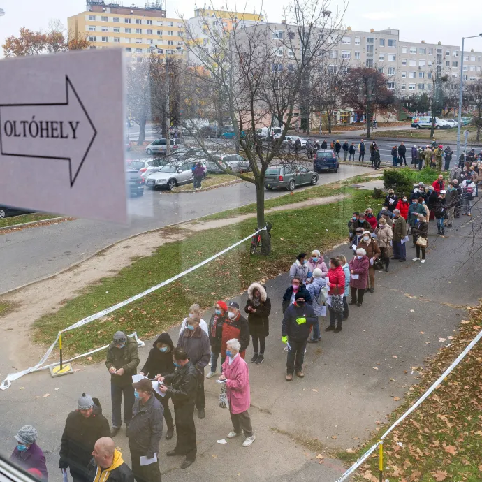 Arra még rávehetők az emberek, hogy hajlandóak legyenek oltakozni, de hogy elmenjenek, az nehezebb