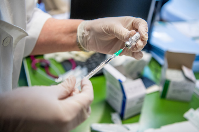 Sikerült negyedszer is beoltatnia magát egy budapesti férfinak