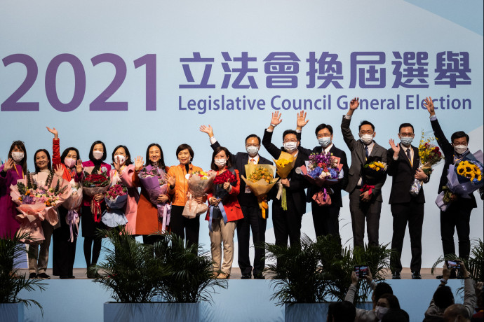 Megszületett a hongkongi típusú demokrácia, ahol 90-ből 89 képviselő Kína-párti