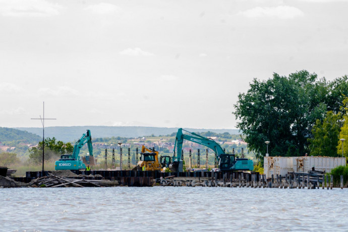 Az MTA-nál is a Fertő tavi beruházás leállítását kérik