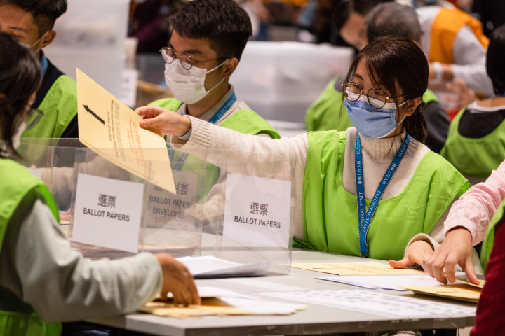 Szavazatszámlálás 2021. december 19-én – Fotó: Alex Chan Tsz Yuk / SOPA Images / LightRocket / Getty Images
