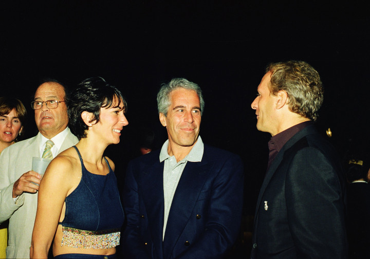 Ghislaine Maxwell és Jeffrey Epstein 2000-ben egy partin – Fotó: Davidoff Studios / Getty Images