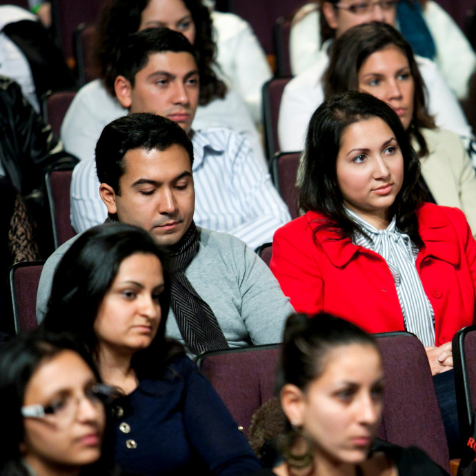 Az új világ még nem, a régi már nem fogadja be az első generációs magyar diplomásokat