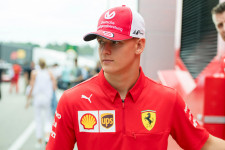 Mick Schumacher a Ferrari tartalékpilótájának tartaléka lesz