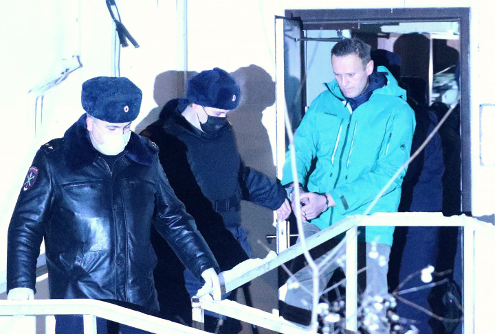 Alekszej Navalnij elfogása a moszkvai repülőtéren közvetlenül a landolása után, 2021. január 18-án – Fotó: Sergei Bobylev / TASS / Getty Images