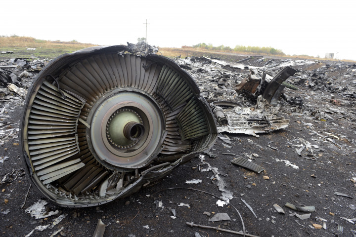 A lelőtt repülőgép roncsai Ukrajnában – Fotó: Alexander Khudoteply/AFP