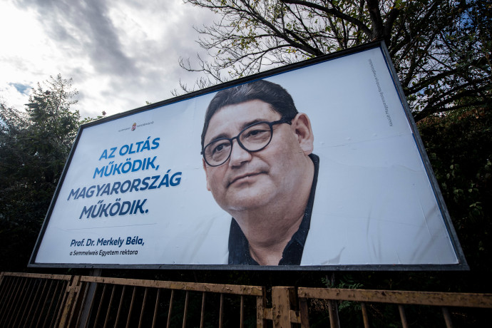 Merkely szerint ők aktuális egészségügyi adatokból dolgoznak, ezért nem tudnak összesített, részletes adatokat kiadni a vírusról közérdekű igénylésre sem