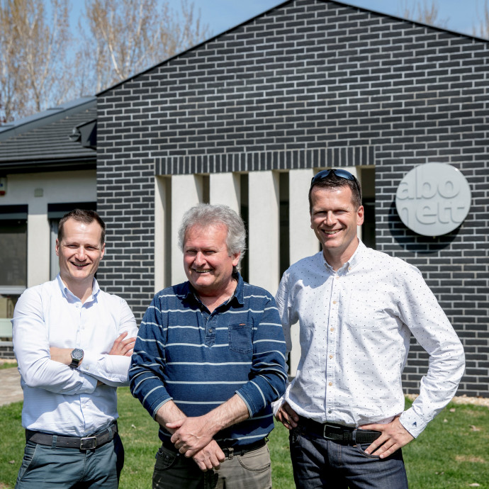 A téeszből lett családi vállalkozás nemzetközi piacra viszi a 35 éves Abonettet