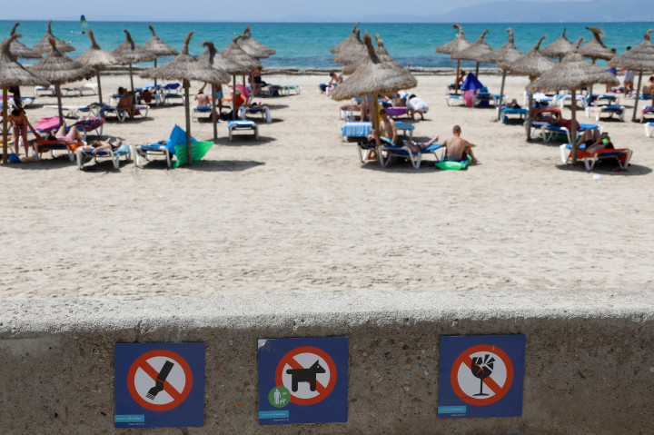 Betiltják a dohányzást a tengerparton Spanyolországban