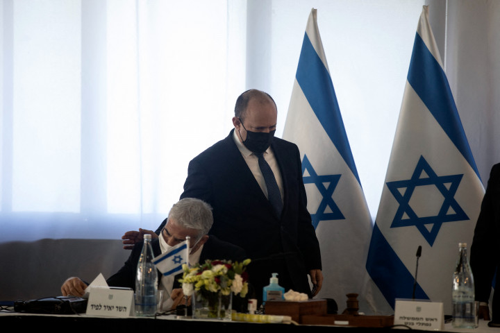 Az izraeli miniszterelnök a kormányülés közepén vonult karanténba