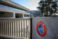Az UEFA meghívása alapján kapott schengeni vízumot a magyar hatóságoktól Lukasenko egyik bizalmasa