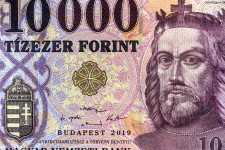 A forint kedd reggelre is gyengült egy kicsit, megint 370 fölé ment az euró