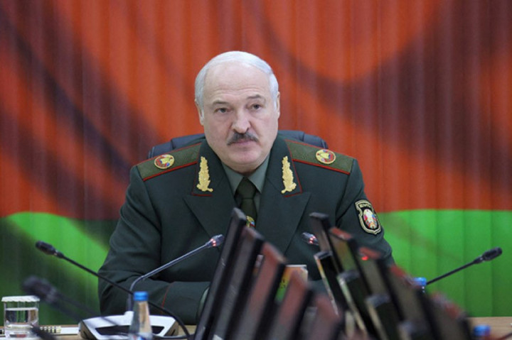 Mentelmi jogot és alternatív nemzetgyűlést hozna létre magának Lukasenko egy alkotmánymódosítással