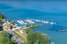 Kétszáz méteres móló épülhet a Balatonba Fonyódnál, 250 hajónak adhat majd helyet a Népszava értesülése szerint