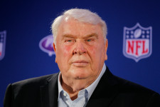 Meghalt John Madden, az NFL arca és hangja