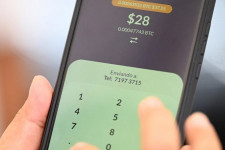 A pénzforma, amely a bankkártyának és a bitcoinnak egyaránt versenytársa lehet