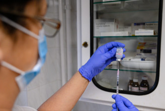 A Magyar Orvosi Kamara szerint egy csomó oltóanyagot felhasználatlanul kell majd kidobniuk a háziorvosoknak a kötelezővé tett hétvégi oltás során