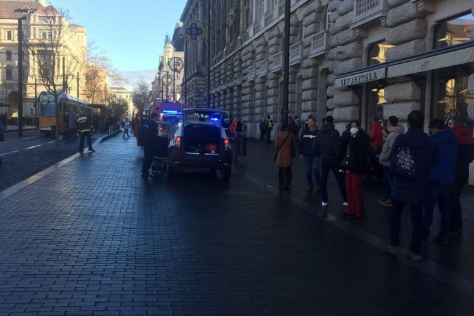 Újra jár a 2-es metró, aminek vonalán korábban az egyik szerelvény elgázolt egy embert