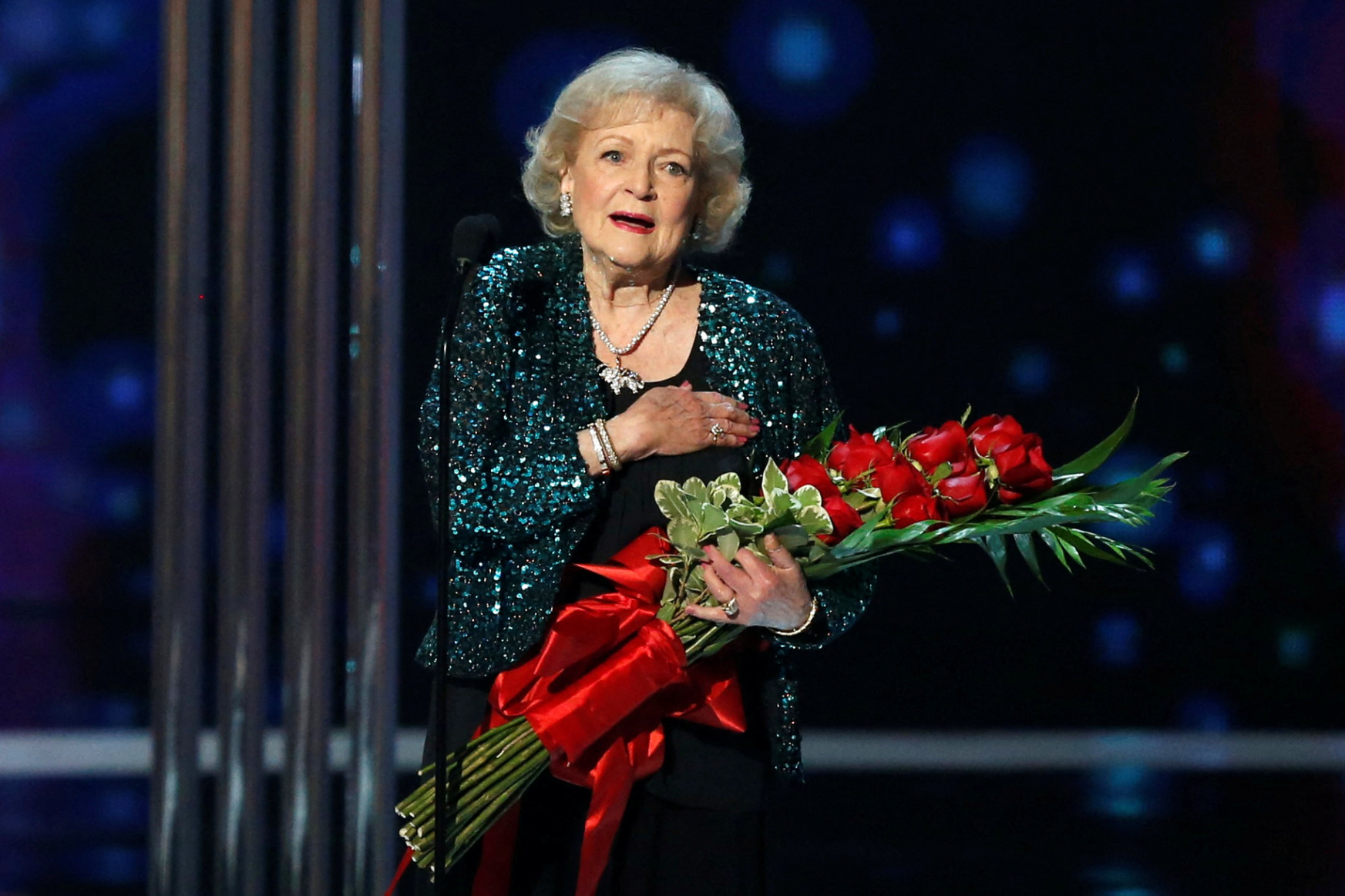 99 évesen meghalt a legendás tévésztár Betty White