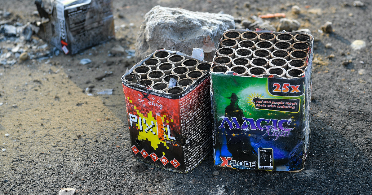 240 helyszínre riasztották a tűzoltókat szilveszterkor, tóba fagyott hattyút és vízóraaknába esett pónit is menteni kellett